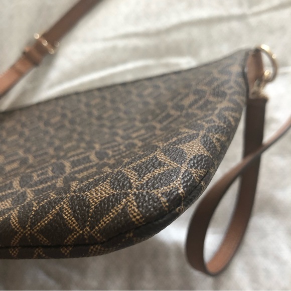 Fossil Crossbody Bag - Picture 6 of 7